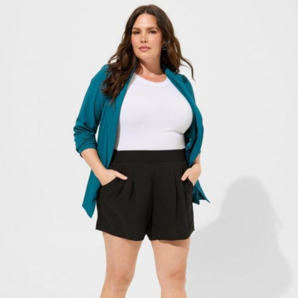 Torrid Size 2 Black Pull On Challis Shorts - 3.5 inch Inseam - NWT